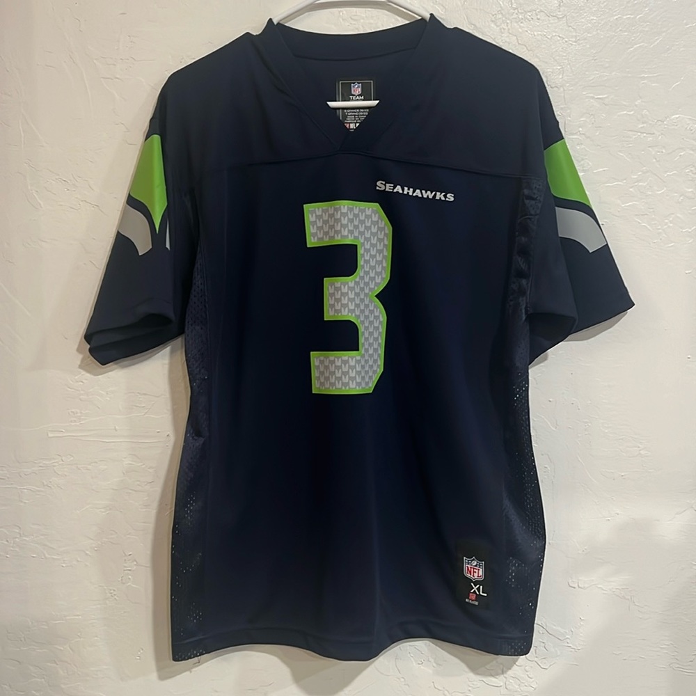 NFL Seahawks Wilson Yourh Jersey size XL 18/20